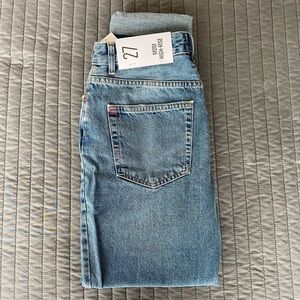 BDG Mom High-Rise Jean - Light Wash